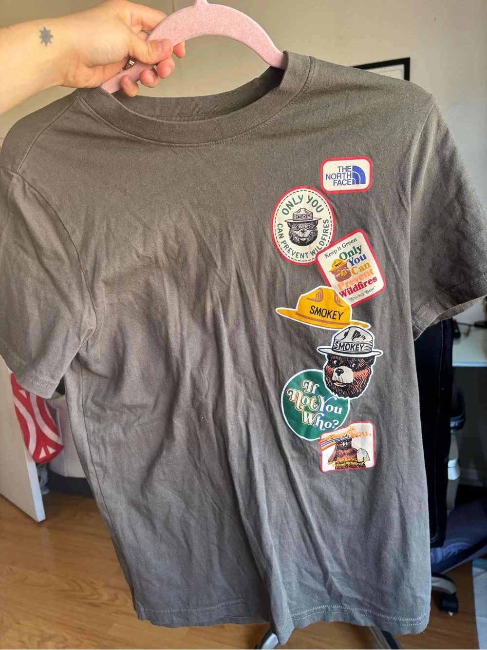 The North Face Men’s Smokey Bear Patch Short Sleeve Tee - Olive